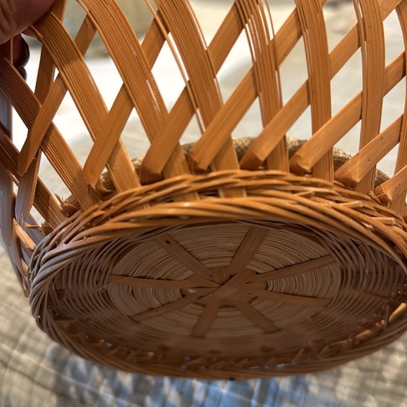 Vintage basket weave duck with blue ribbon. - Picture 6 of 7